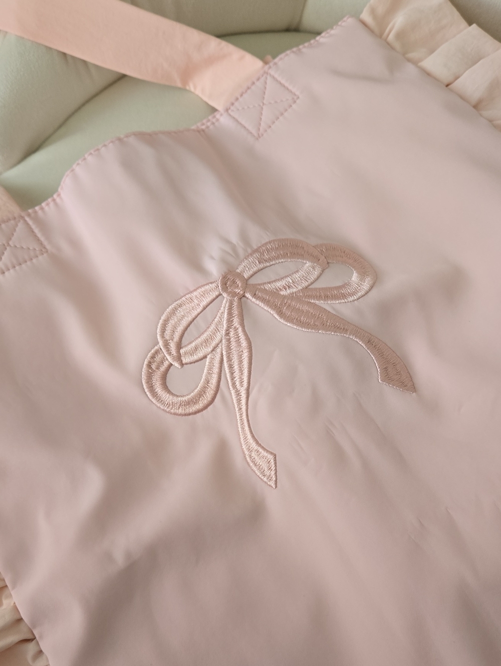 Durable Bow-Embroidered Ruffle Tote In Soft PInk, NWOT - Picture 11 of 14